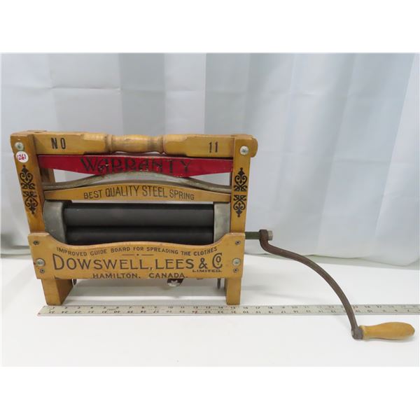 Antique Dowswell, Lees & Co. Limited Clothes wringer