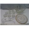 Image 1 : Decorative glass kitchen dish set: Includes serving plate, 8 cups, punch bowl & ladle.