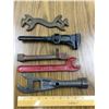 Image 3 : LOT OF VINTAGE ANTIQUE INTERNATIONAL HARVESTER WRENCHES ETC