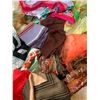 Image 3 : LOT OF 25 VINTAGE SCARVES