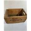 Image 2 : CALGARY BUFFALO BRAND VINTAGE WOODEN BEER BOTTLE CRATE