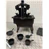 Image 4 : VINTAGE CRESCENT CAST IRON MINIATURE COOK STOVE AND POTS