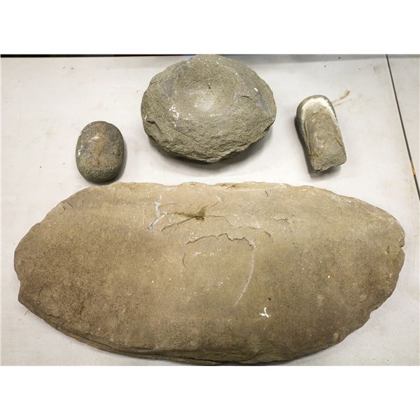 Indian Grinding Rock and Mortar with 2 Grinding Stones [139785]