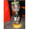 Image 2 : 20 Liter Gas Can & Coleman Lantern