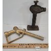 Image 1 : LOT OF 2 - CAR JACK AND GAS PUMP NOZZLE