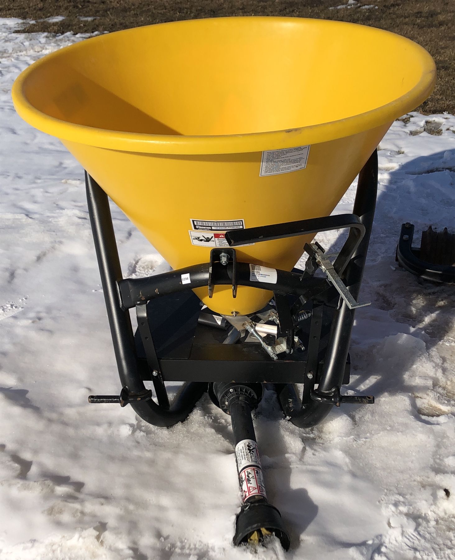 FRONTIER SS2067B 3PTH FERTILIZER SPREADER - Kidd Family Auctions