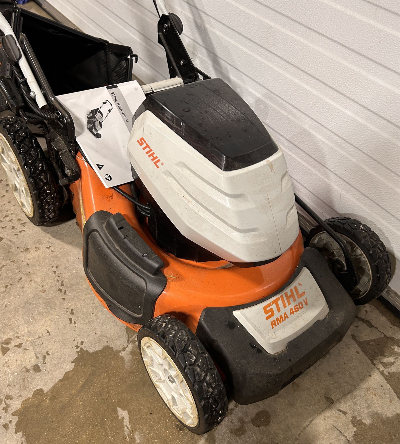 STIHL RMA 460 V BATTERY POWERED MOWER Kidd Family Auctions