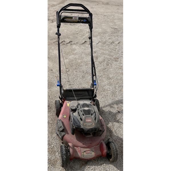 TORO SELF-PROPELLED MOWER - RUNNING