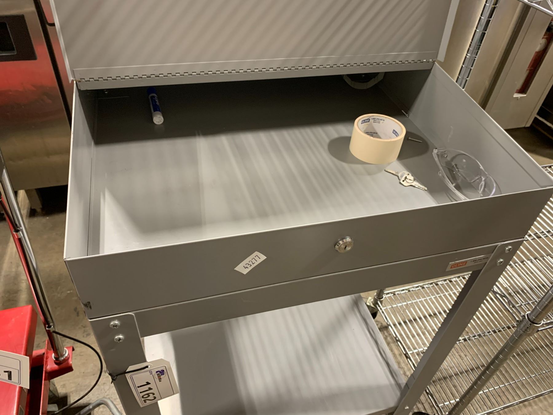 Reciving Desk ULINE GREY METAL 24