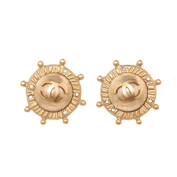 Chanel Gold CC Pearl Earring