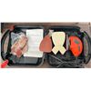 Image 2 : Black and Decker Mouse - Sander w/ Pads & Flashlight