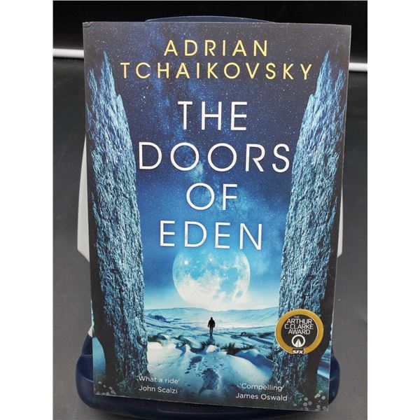 Adrian Tchaikovsky "The Doors Of Eden"