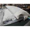 Image 3 : Lot of 2 Weaterproof Bed Pillows