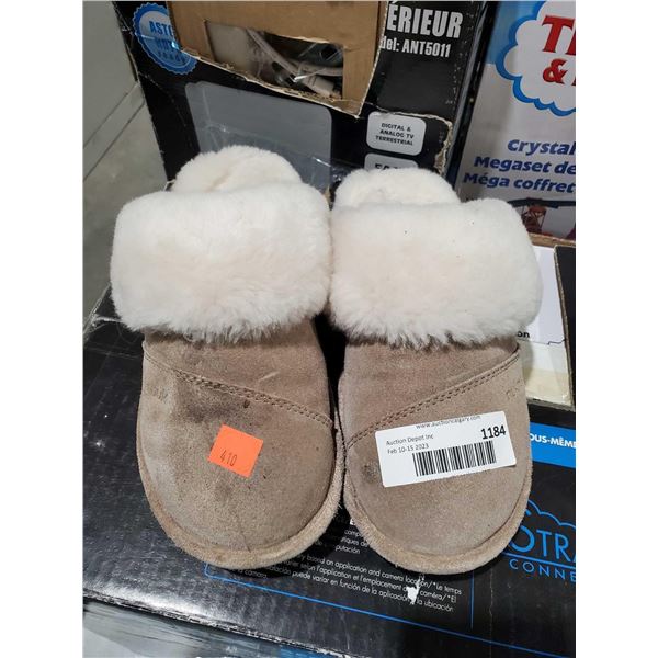 Nuknuuk Ladies Memory Foam Slippers Size 9