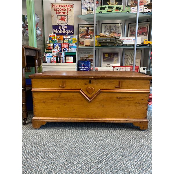 Lovely 1880's Pine Blanket Chest With Fitted Interior