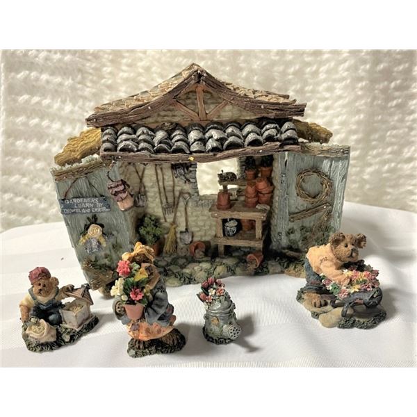 Boyd's Bears BloomenGrow Potting Shed Miniature Figurines