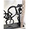 Image 2 : Statue - Cyclist and person kissing