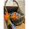 Image 4 : Box of items, as shown in photo