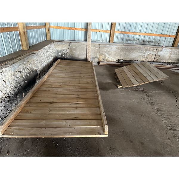 LARGE WOODEN RAMP