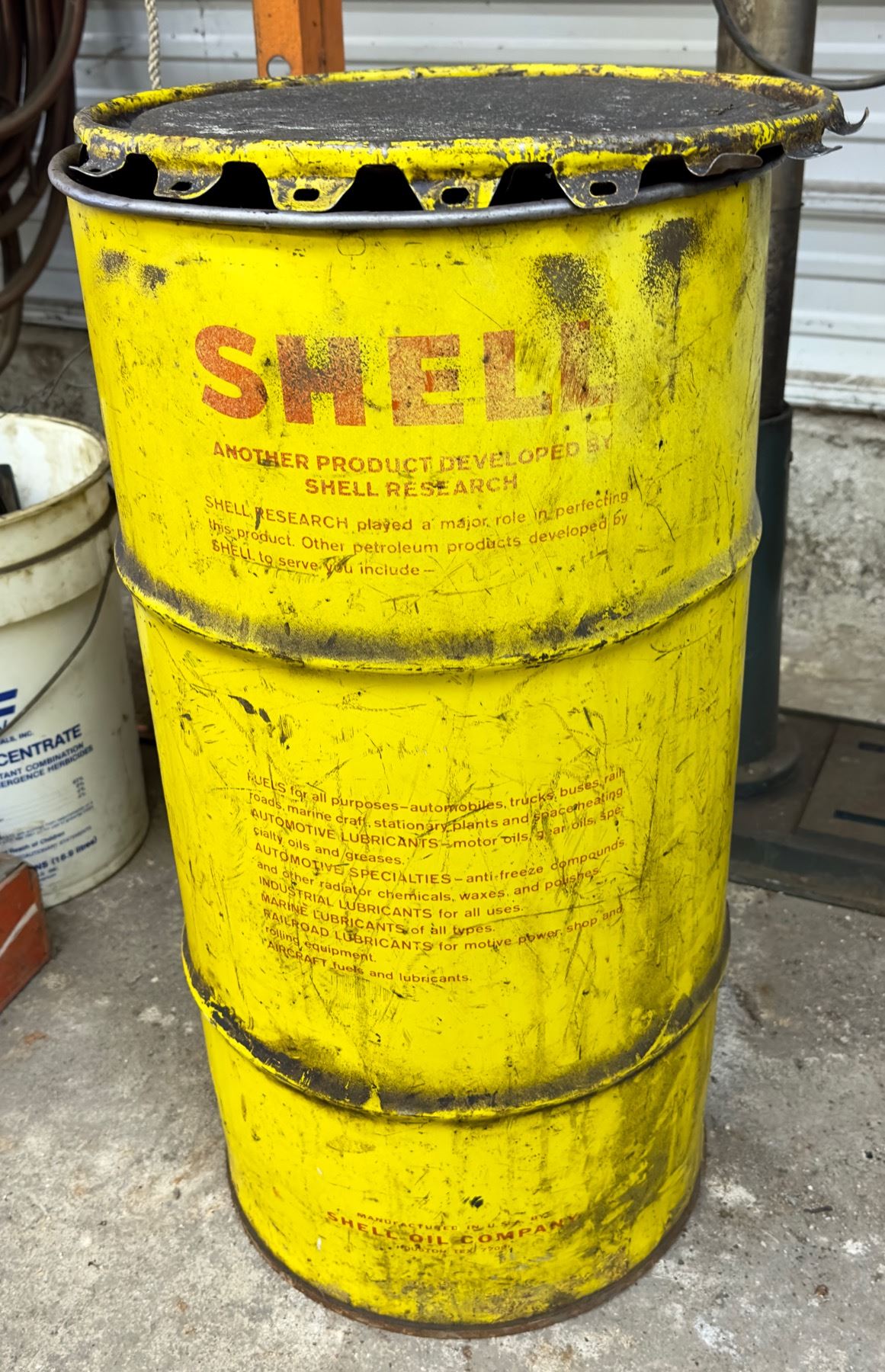 VINTAGE LARGE SHELL BARREL