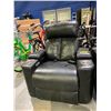 Image 1 : LEATHER ELECTRIC RECLINER