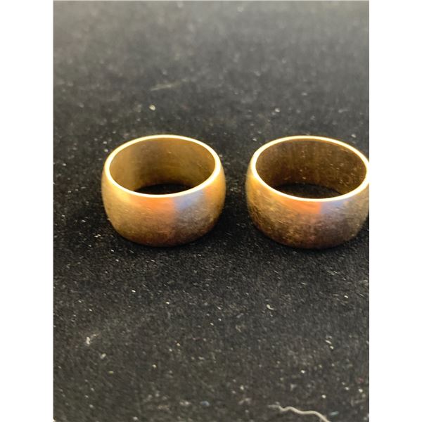 TWO 10K LADIES WEDDING RINGS (17.8G TOTAL)