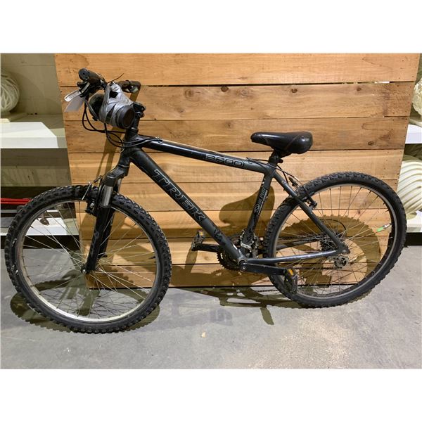 TREK 3700 18 SPEED BICYCLE WITH ATTACHED IHOME PLAYGLOW SPEAKER