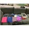 Image 1 : ASSORTED LADIES TOP, SIZE SMALL (20 PIECES)