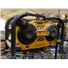 Image 1 : DEWALT CHARGING RADIO