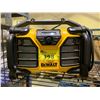 Image 1 : DEWALT CHARGING RADIO