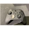 Image 2 : ELITE SERIES 2 XBOX GAMING CONTROLLER WITH BOX