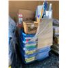 Image 2 : PALLET OF ASSORTED SET DEC ITEMS INCLUDING; 3D DISPLAY PARTS, GLASSWARE, CORK BOARD & MORE