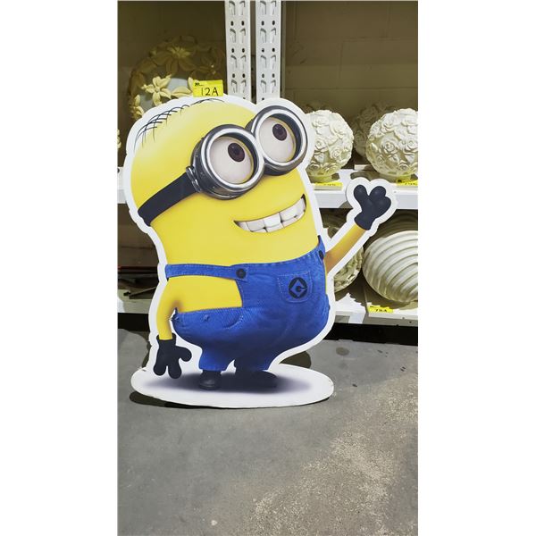 MINIONS STANDING FOAM CUTOUT 45X38" (SOME MINOR DAMAGE)