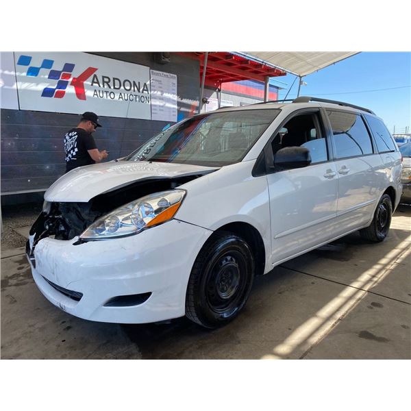 2008 TOYOTA SIENNA