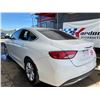 Image 2 : 2015 CHRYSLER 200