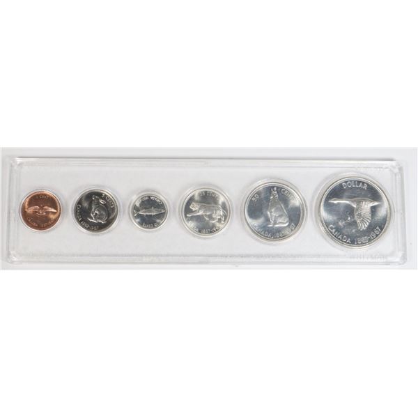 1967 MINT SET IN DISPLAY CASE 1.1-OZ OF