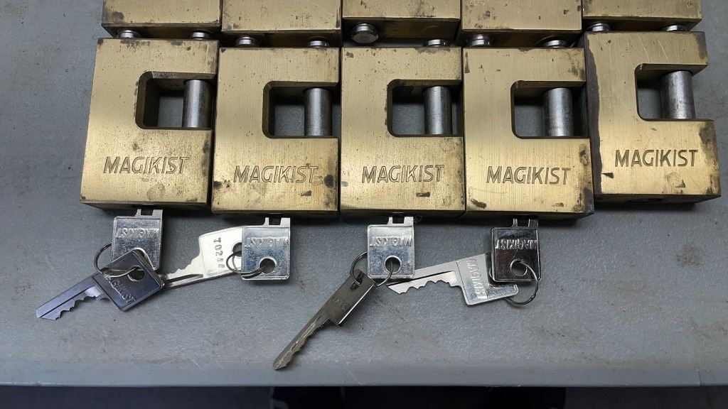 9 MAGIKIST BLOCK LOCKS WITH KEYS