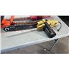Image 2 : 2 ELECTRIC HEDGE TRIMMERS AND ELECTRIC CHAINSAW