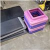 Image 2 : 2 AEROBIC STEPPERS 8 RISERS AND 2 FITNESS EXCERSIZE MATS