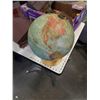Image 2 : GLOBE, 2 BIRD HOUSES AND VINTAGE COLLECTIBLES