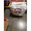 Image 2 : LOT OF QUEEN SIZE FITTED SHEETS, COMFORTERS AND 14 PILLOW CASES