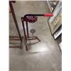 Image 2 : WINE CORKER AND VALET STAND