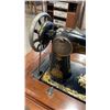 Image 8 : ANTIQUE SINGER SEWING MACHINE IN TABLE WITH ACCESSORIES