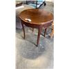 Image 7 : WOOD ENDTABLE AND WOVEN STOOL