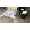 Image 1 : LOT OF PILLOWS AND THROW PILLOWS