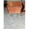 Image 2 : 2 WALKER EDISON ENDTABLES