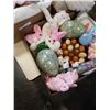 Image 2 : 3 TRAYS OF EASTER DECOR