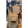 Image 1 : 2 FOLDING WOOD TRAYS AND TABLE LAMP