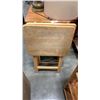 Image 8 : 2 FOLDING WOOD TRAYS AND TABLE LAMP