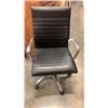 Image 2 : 2 GAS LIFT OFFICE CHAIRS